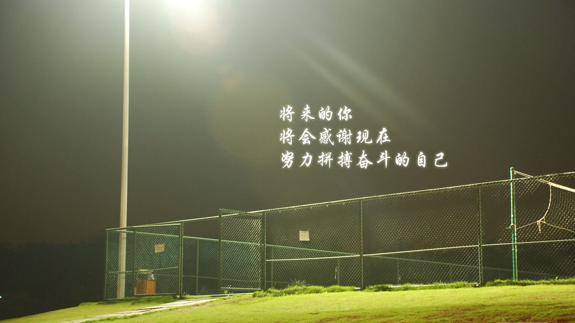 “水上救生：三叉湖游泳馆选手英勇救援，瞬间成焦点”